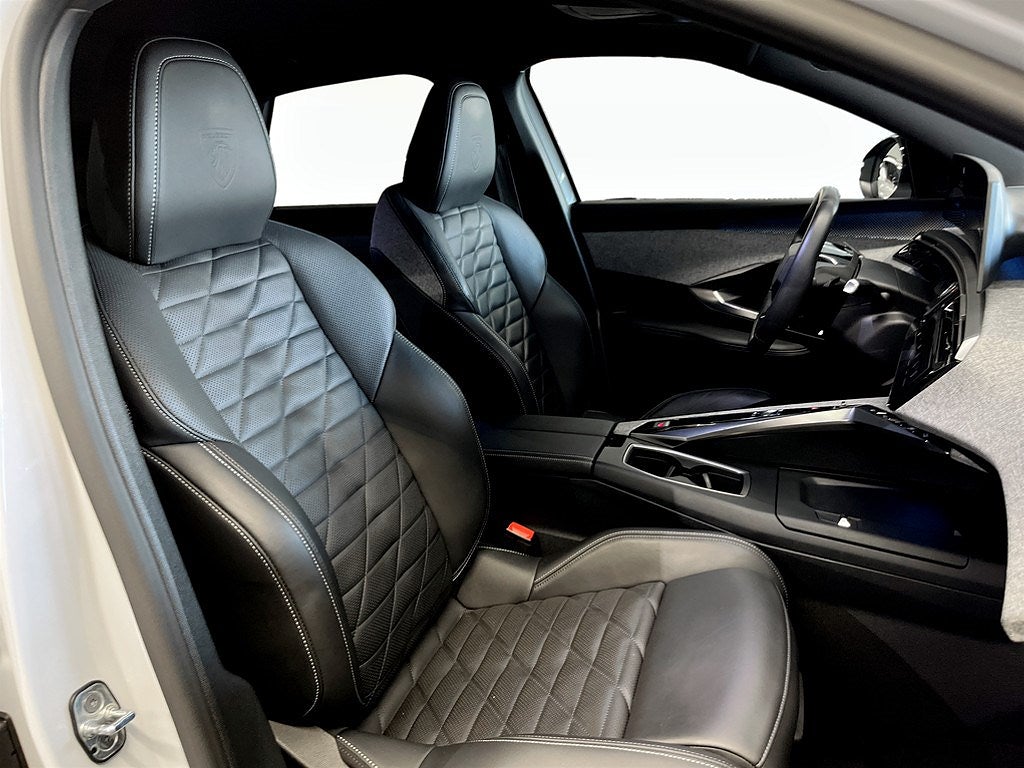 Bild på Peugeot E-3008 GT Ultimate 214hk Aut - B-KAMERA, CARPLAY,NAV