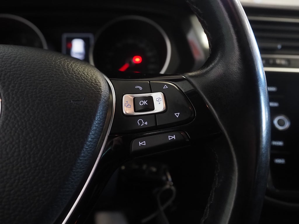 Volkswagen Tiguan 1.4 TSI 150hk DSG 4Motion Drag Kamera P-Värmare Carplay 2018