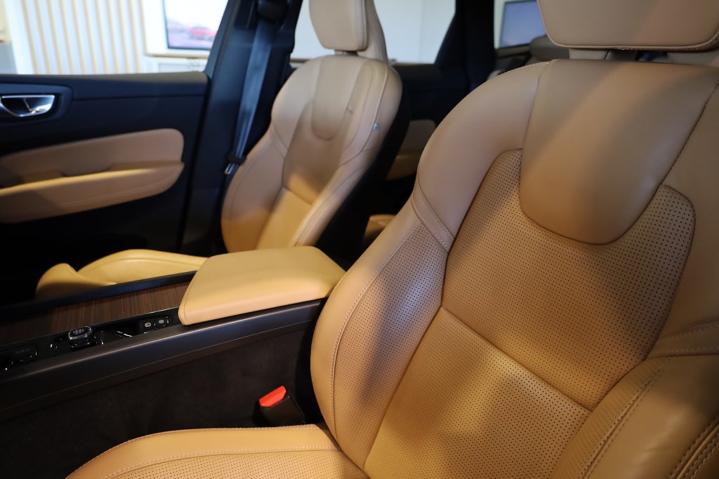 Volvo XC60 Recharge T6 AWD AUT Ultimate Dark Pano H&K Orrefors 2024