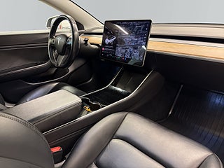 Tesla Model 3 Long Range AWD SoV-däck/Drag/Skinn/Navi/Kamera