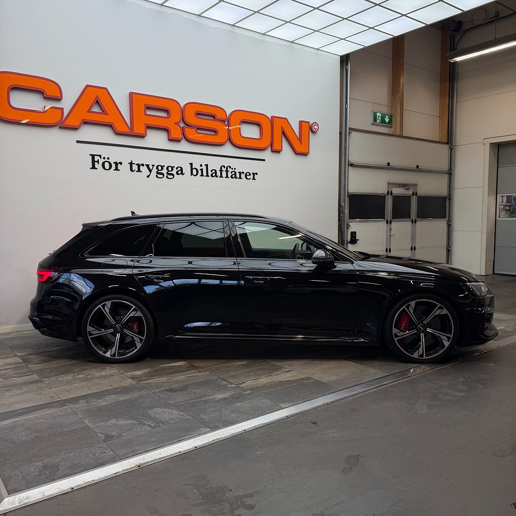 Audi RS4 2.9 TFSI V6 Q Kolfiber Massage Keramiska B&O Sv-såld