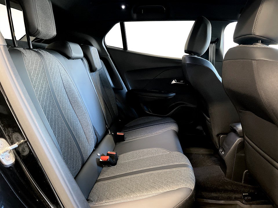 Bild på Peugeot 2008 Allure 1.2 PT 130hk CARPLAY FARTHÅLLARE