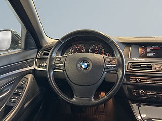 BMW 520d xDrive Touring Aut Drag Mvärm Psens Rattvärme Skinn S&V