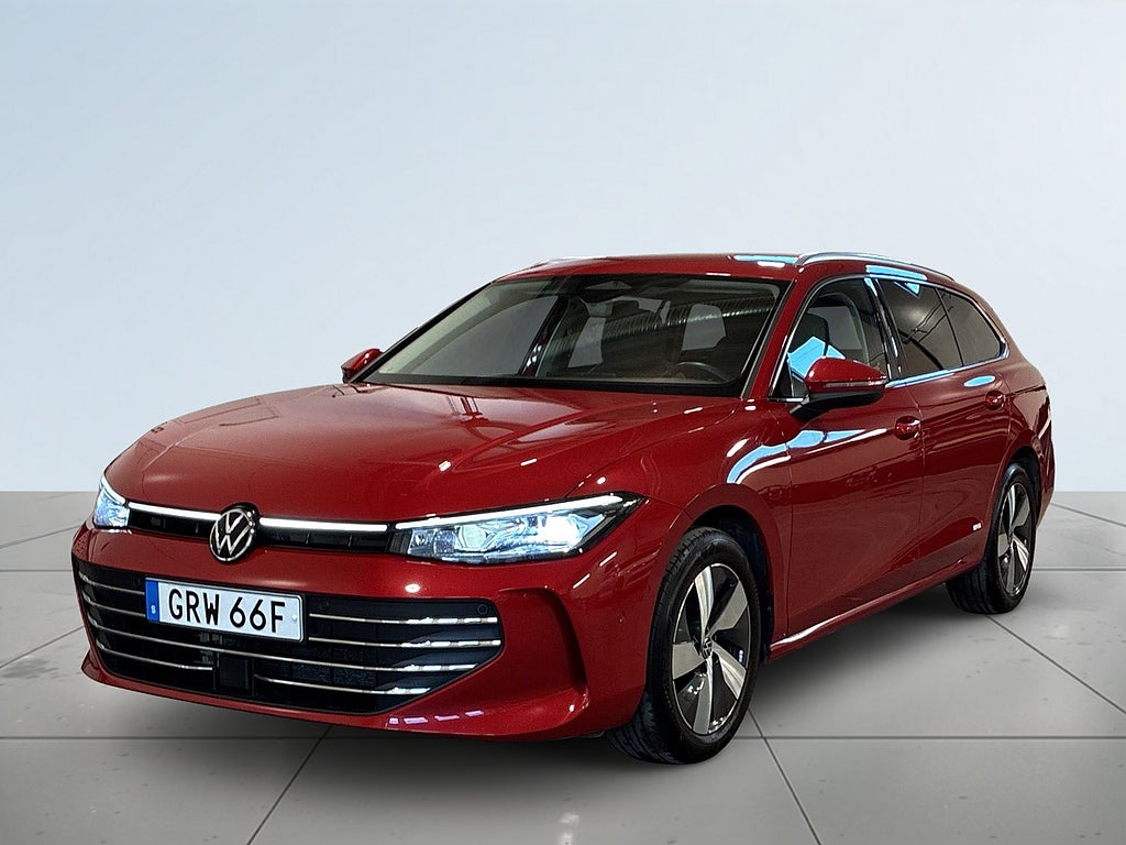 Volkswagen Passat Sportscombi eTSI Business Drag Värmare Cockpit LED S&V