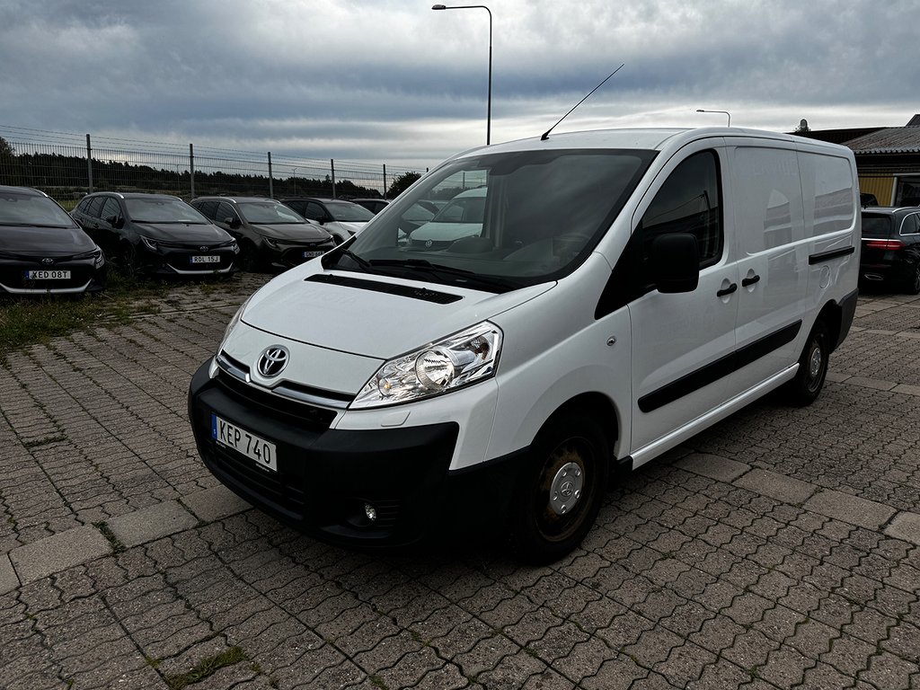 Toyota ProAce 2.0 D-4D SKÅP 3-SITS VÄRMARE DRAG 2-ÅRS GARANTI