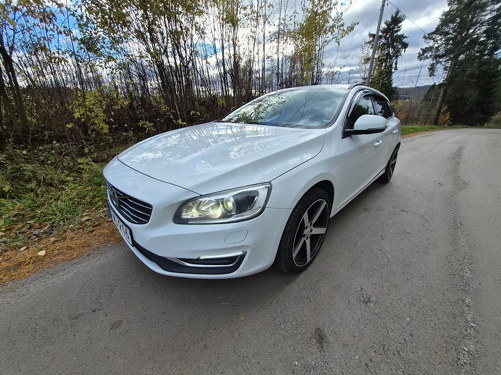Volvo V60 D3 AUT Momentum Business-Edition *DV/Drag/18"/Tonade*