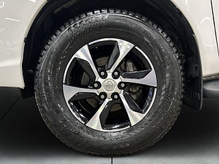 Toyota Hilux Dubbelhytt 2.4 AWD MOMS/Kamera/Drag/D&M-värmare/LEDramp