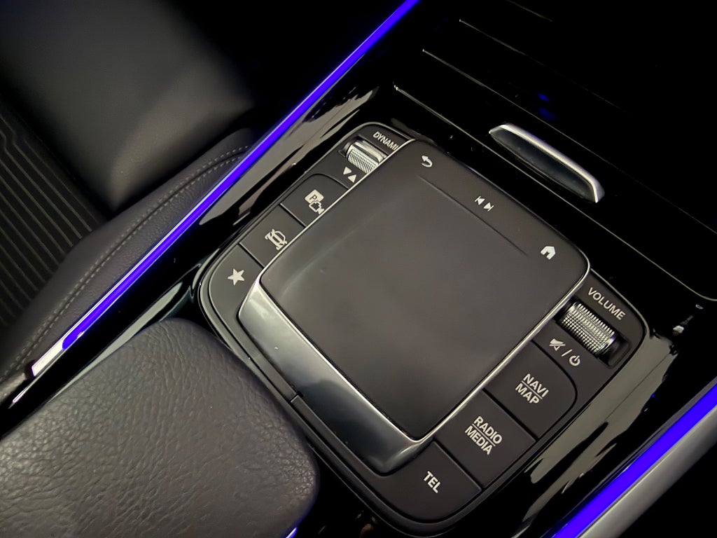 Mercedes-Benz EQB 300 4MATIC Progressive Line Värmare Navi - bild 11