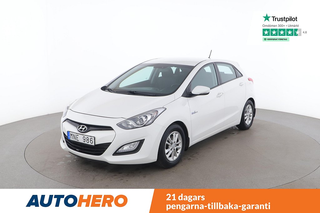 Hyundai i30 5-dörrar 1.6 CRDi / NYSERVAD, Dragkrok, Värmare