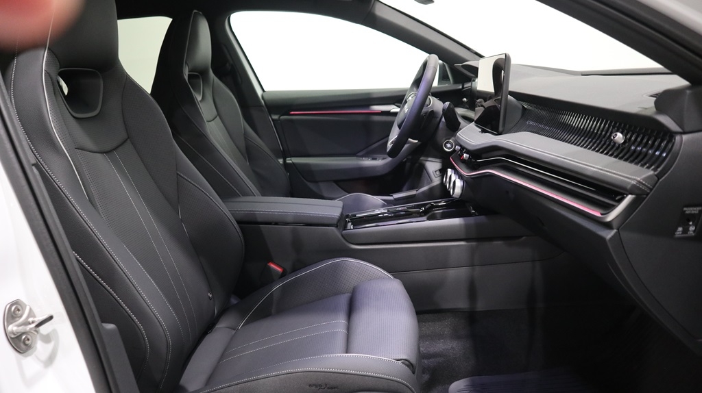 Skoda Superb 2025, bild 7/10
