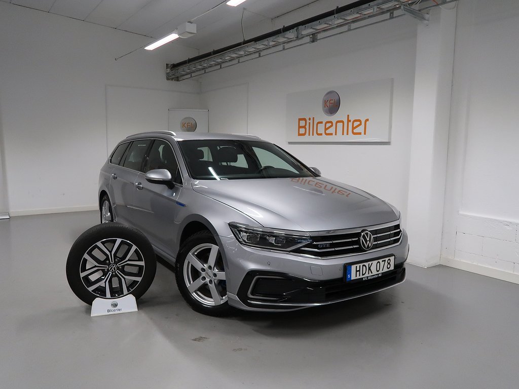 Volkswagen Passat GTE V-Däck ingår Dynaudio-Navi-Drag-Kamera-Värmare-Carplay-Rattv