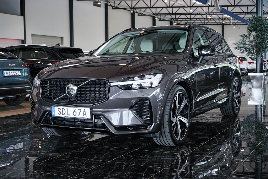 Volvo XC60 Recharge T8 AWD AUT Ultimate Dark B&W Pano Drag 360kam