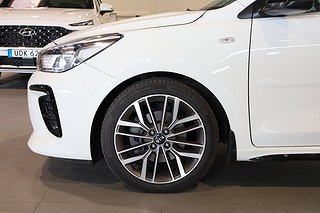 Halvkombi Kia Rio 7 av 15