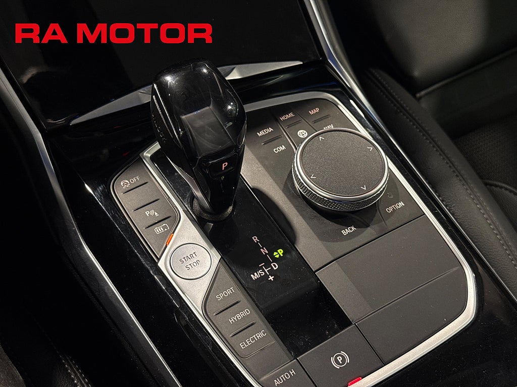 BMW 330e xDrive Touring | Sport Line | M-Ratt | P-sensorer | 2021