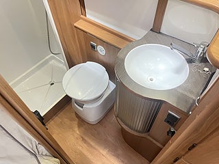 Husbil-halvintegrerad Kabe TM 740 LXL 18 av 21
