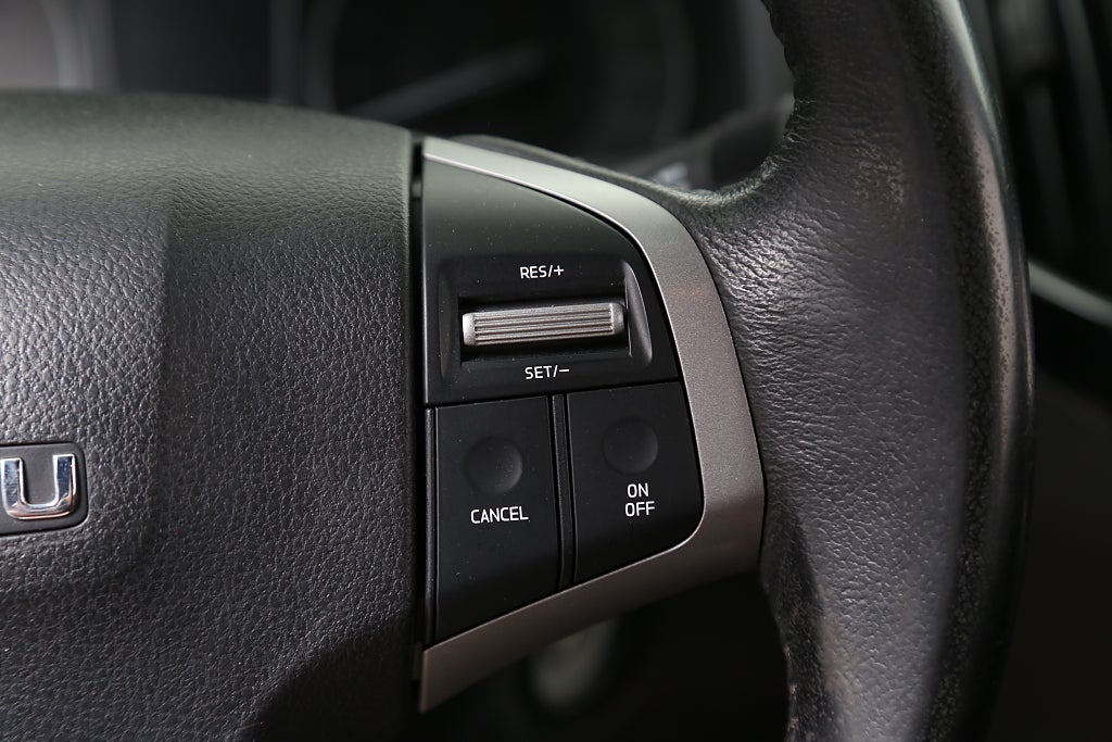 Isuzu D-Max Crew Cab 2,5 4WD 163hk Limited Edition Aut Kåpa Värmare 2015
