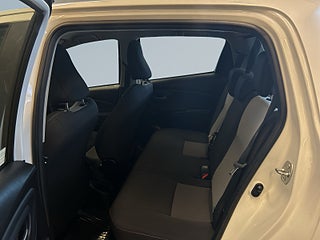 Toyota Yaris Hybrid e-CVT Rattvärme/Kamera/MoK/AWD – bild 13