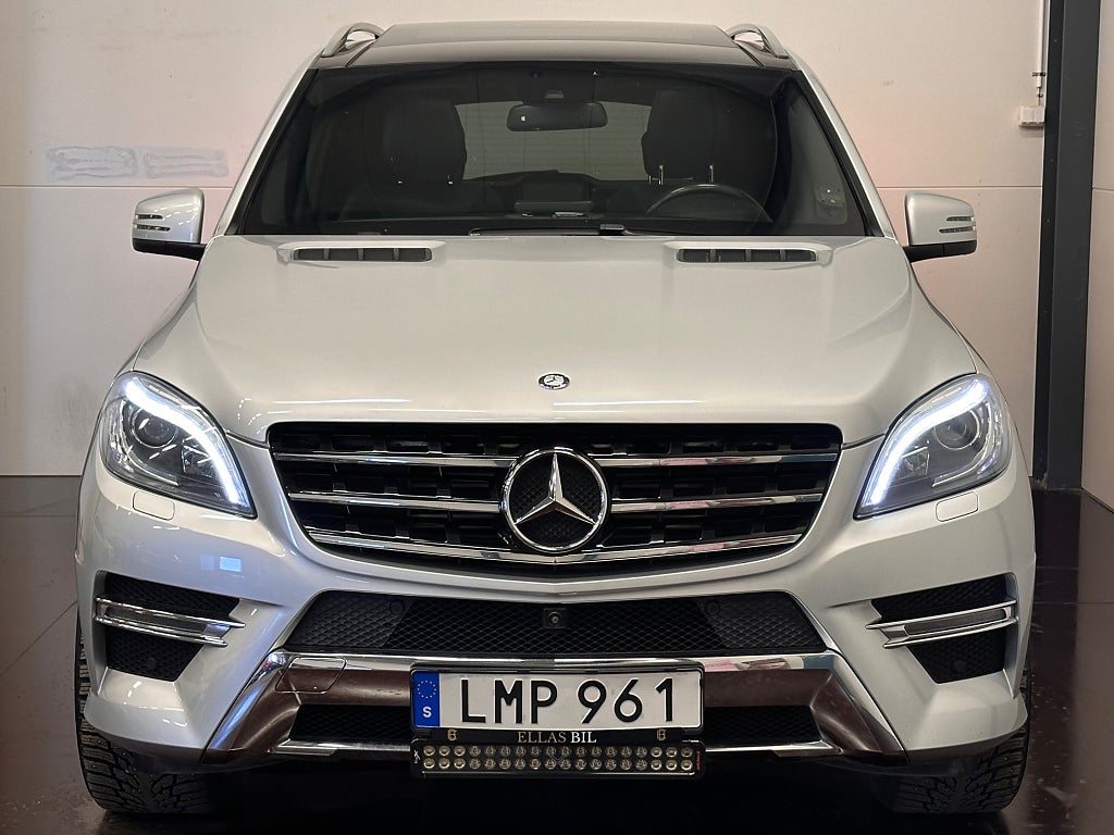 Mercedes-Benz ML 350 4M 258HK AMG PANO VÄRMARE DRAG 360° LUFTFJÄD *UNIK*