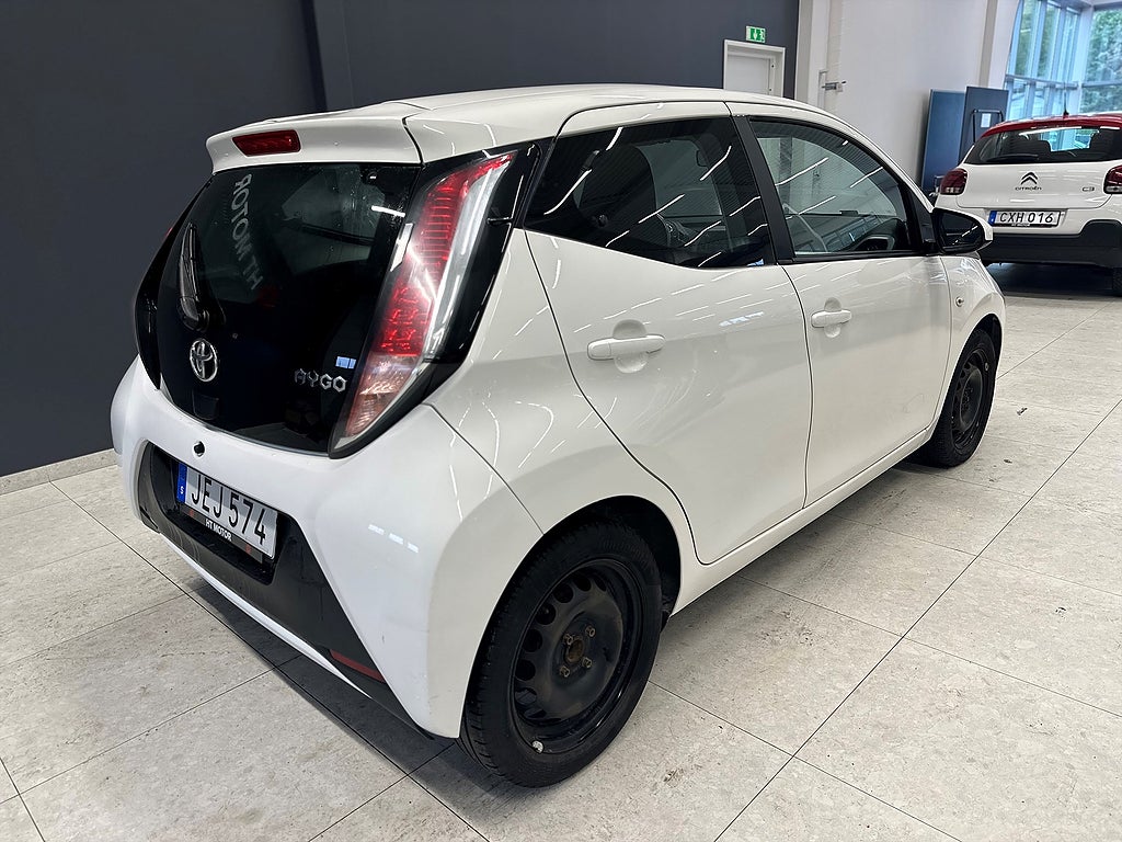 Toyota Aygo 5-dörrar 1.0 VVT-i, 69hk, 2015 X-PLAY Touch motorvärm