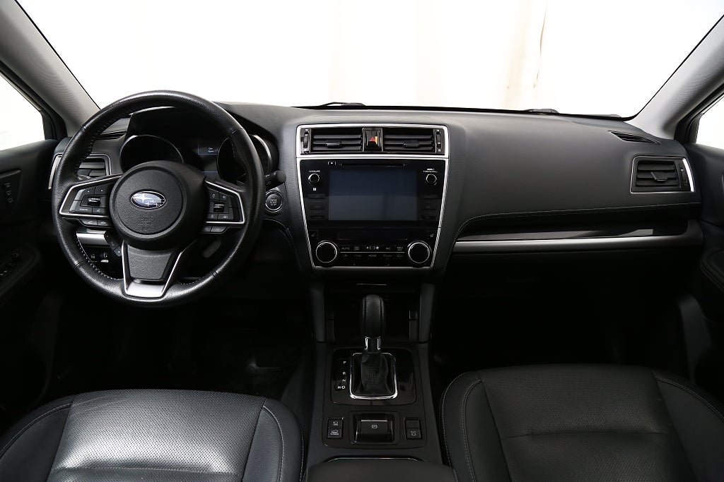 Subaru Outback 2,5i 175hk Summit AWD Taklucka H/K Skinn Drag 2019