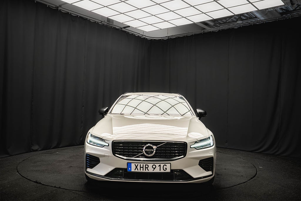 Volvo V60 T6 AWD R-Design PANO DRAG H/K HUD 95%SoH 1-ÄGARE MOMS