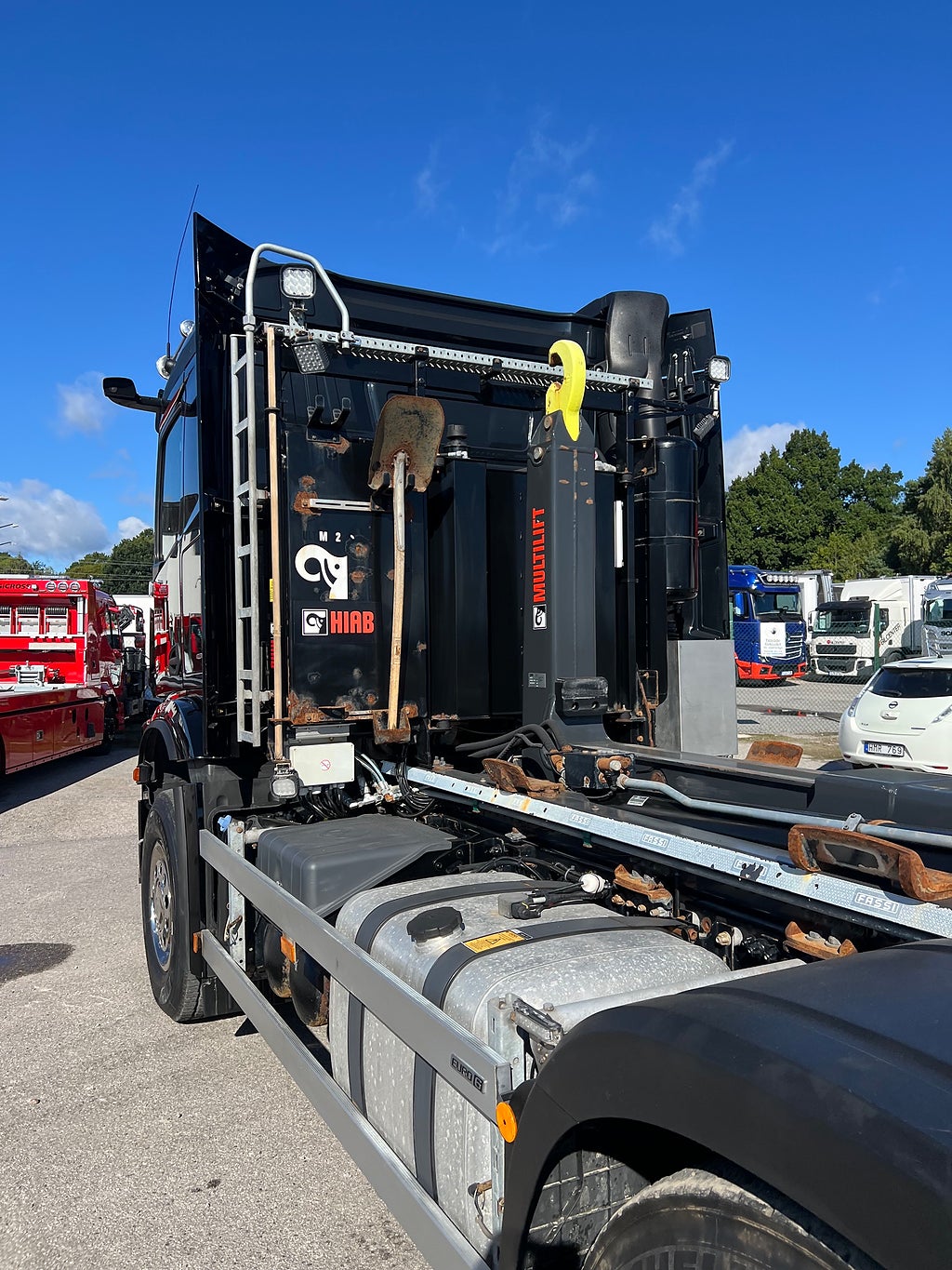 Mercedes-Benz Arocs 3251 Tridem Lastväxlare, Fullt Plogutrustad