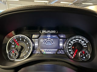 RAM 1500 Crew Cab 5.7 V8 4x4 Laramie Black Edition MOMSAD/VÄLUTRUSTAD