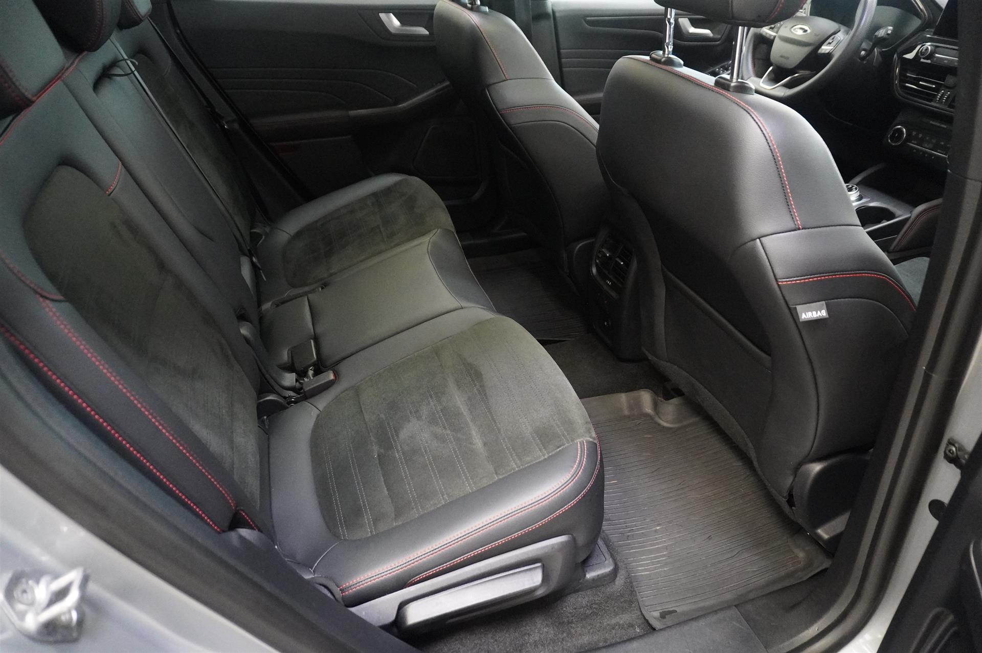 Ford Kuga ST-Line X Plug-In Black Edt 2023, bild 7/10