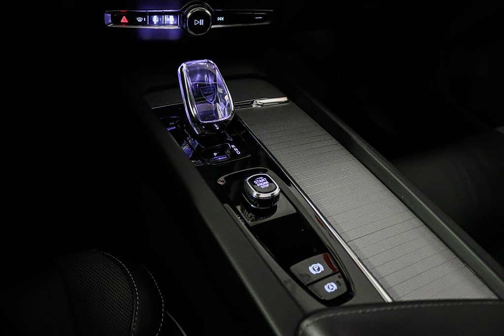 Volvo XC60 II Recharge T8 AWD R-Design Polestar Pano B&W HuD