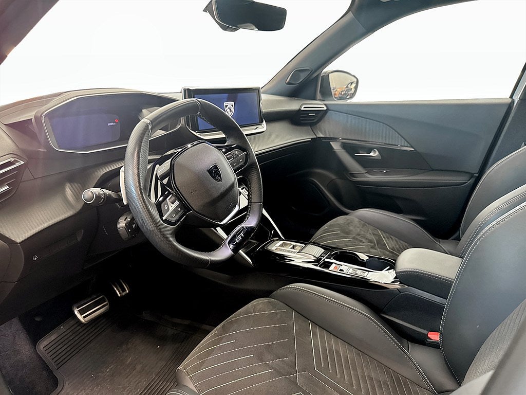 Bild på Peugeot 2008 GT 1.2 PT 130hk Aut - B-KAMERA, CARPLAY