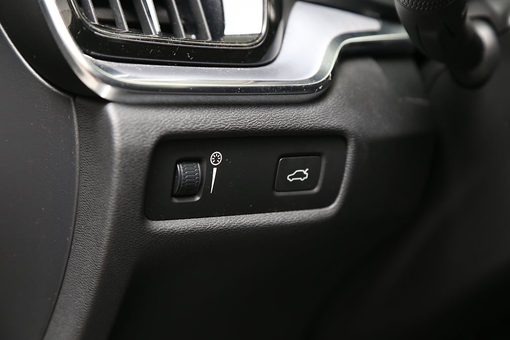 Volvo V60 Cross Country B4 Diesel 197hk Momentum AWD Aut Kamera VOC 2022