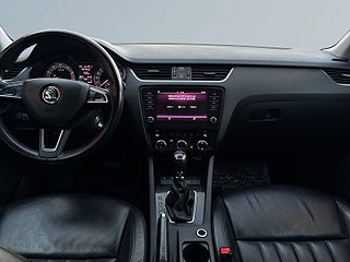 Skoda Octavia Kombi 1.5 TSI SoV-Däck/Kamera/P-sens/Skinn/Lågskatt – bild 8