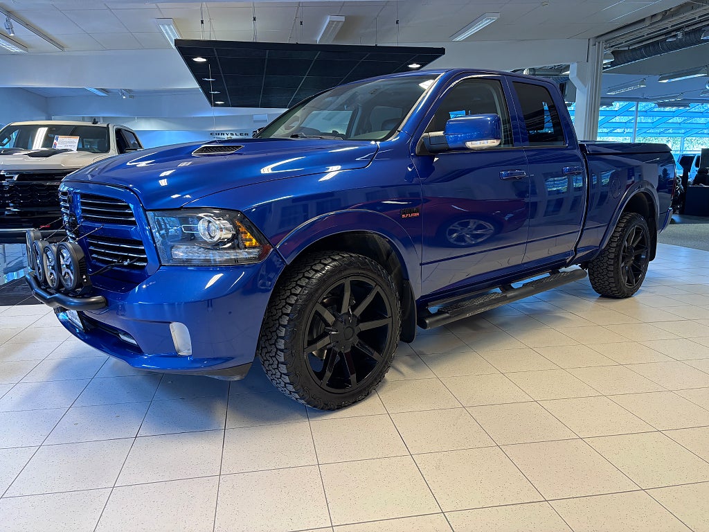 RAM 1500 Quad Cab 5.7 V8 HEMI 4x4 *Sportavgassystem*