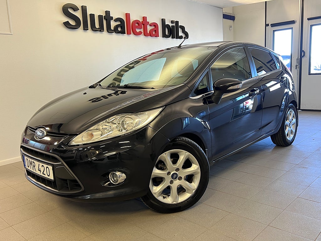 Ford Fiesta 5-dörrar Automat 1.4 Nya Dubbdäck ingår