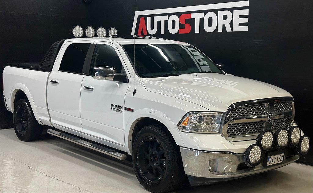 Dodge RAM 1500 Crew Cab 3.0 V6 Laramie Lång Taklucka flakbåge 