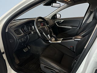 Volvo V60 D4 AWD Momentum Business S&Vhjul/Drag/Dvärm/AdaptivFart – bild 7