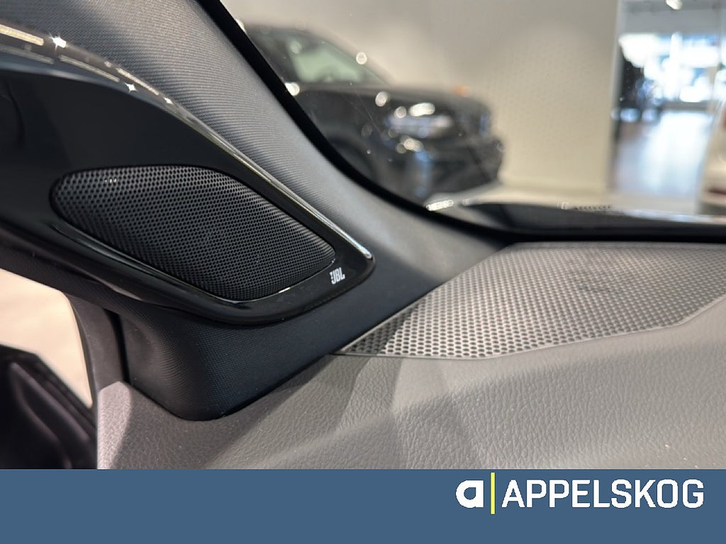 Toyota C-HR X-EDITION Hybrid Teknikpaket|LED-RAMP|RÄNTA 3,99|V-HJUL thumbnail