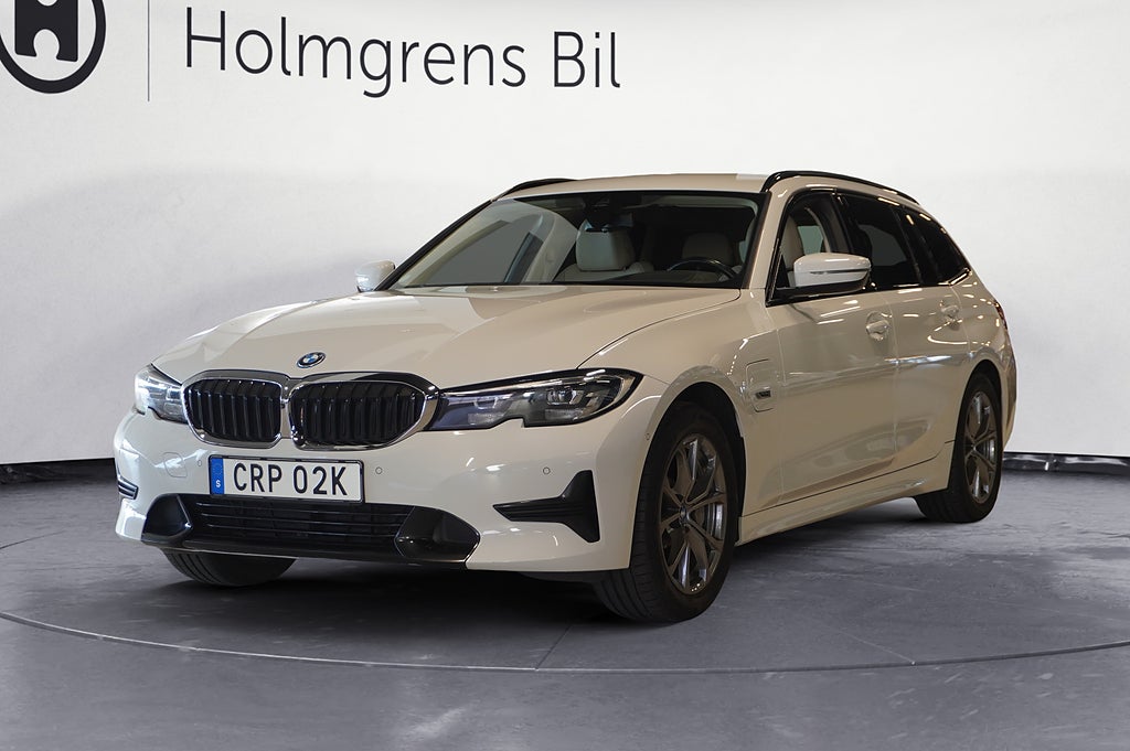 BMW 330 e xDrive Touring Sport Navi Headup Tonade Drag | Ränta 3,99%