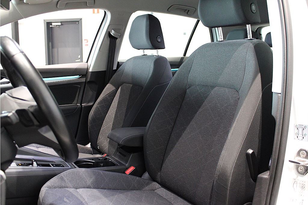 Bild på Volkswagen Golf 1.5 eTSI 150hk Aut - RATTVÄRME, ADAPTIV FARTHÅLLARE