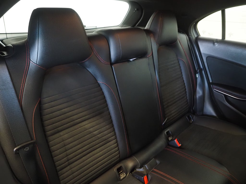 Mercedes-Benz A 180 d 7G-DCT AMG Line Kamera Pano Navi Låga mil 2018