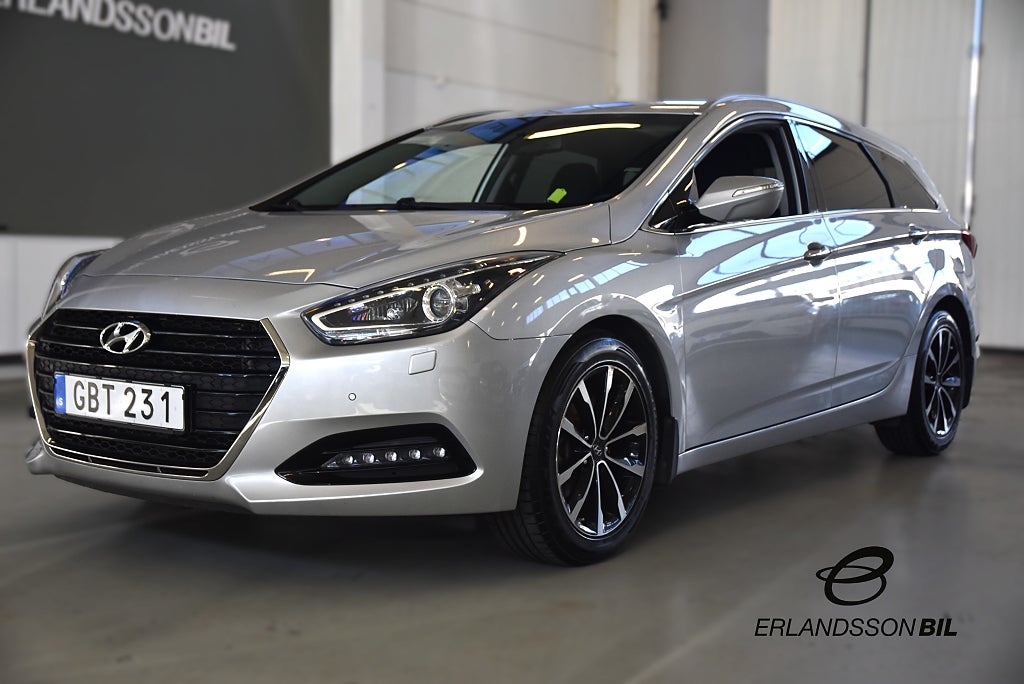 Hyundai i40 cw 1.7 CRDi DCT ComfortPlus DRAGKROK B-KAM APPLE CARPLA