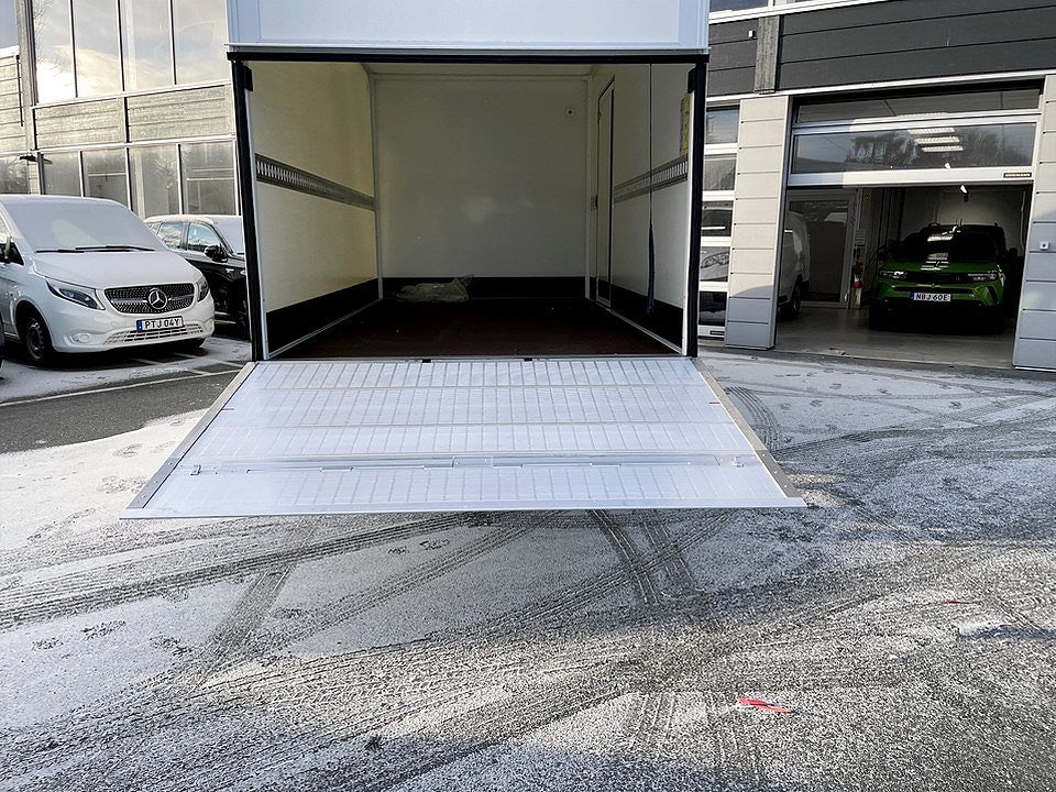 Bild på Peugeot Boxer Volymskåp BG-Lyft 180hk Aut - OMGÅENDE LEVERANS!