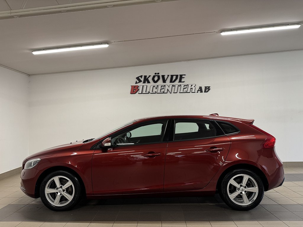 Volvo V40 T3 Kinetic/4600Mil/1-Ägare/Nyservad/Värmare/Blueto