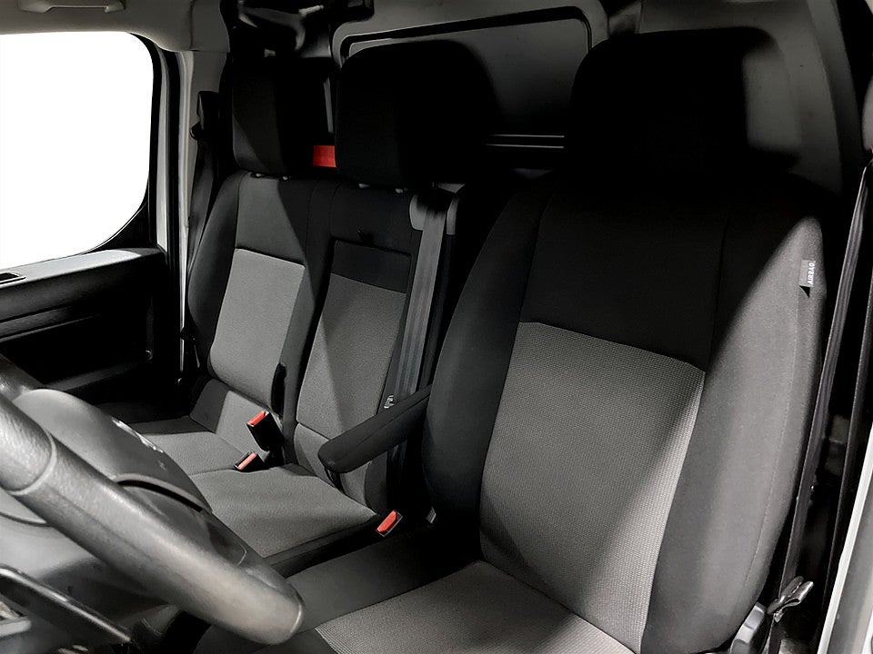 Bild på Opel Vivaro Business 2.0 BHDi 145hk WEBASTO DRAG