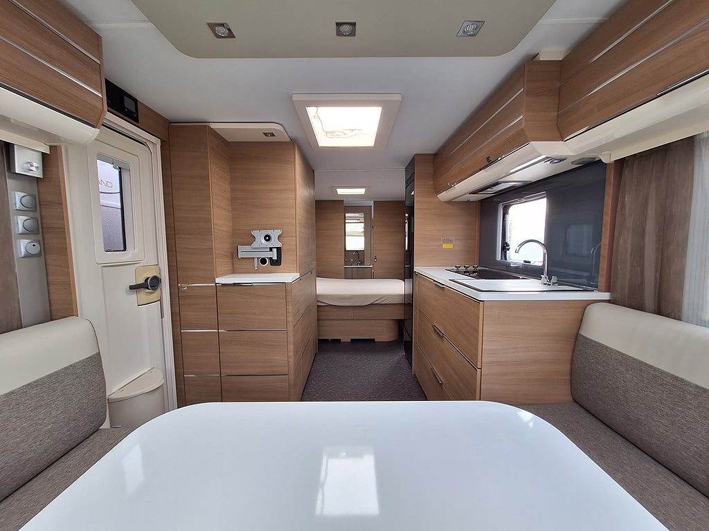 Adria Adora 613 UT Queenbädd