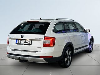 Skoda Octavia Scout 2.0 TDI 4×4 Premium Drag Dvärm Kamera Mvärm SoV – bild 6