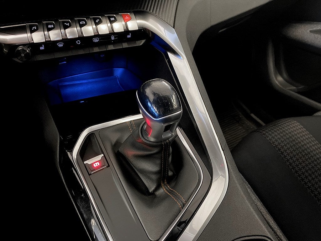 Bild på Peugeot 3008 Active 1.2 130hk - CARPLAY, P-SENSORER