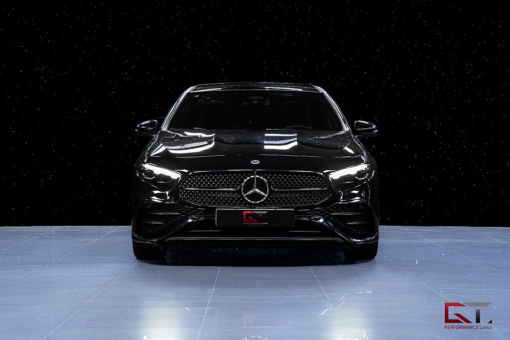 Mercedes-Benz A200 AMG FACELIFT Pano Drag ACC Elstolar Minne 360° Matrix