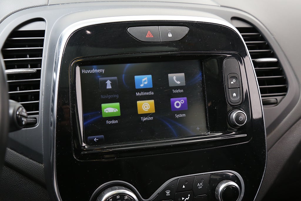 Renault Captur 1,2 TCe BOSE Navi Kamera Pano ”En Svensk Klassiker”