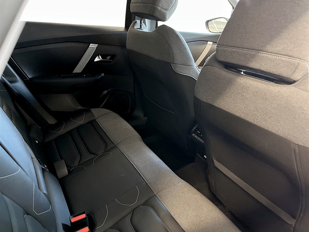 Bild på Citroën C4 Shine 1.2 PT 130hk Aut - B-KAMERA, CARPLAY, NAVI